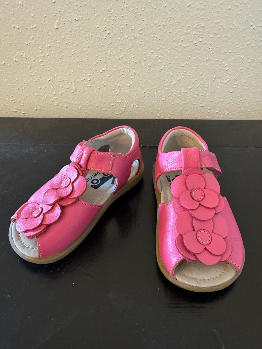See Kai Run Girls Pink Floral Leather Sandals - Size 6